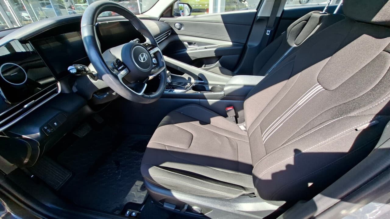 Hyundai Elantra - zdjęcie 5